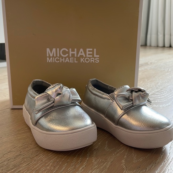 Michael Kor’s brand new baby girl size 5 - Picture 1 of 2